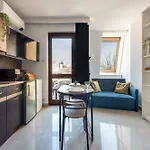 Charming With Air Conditioning For Couples In The Center