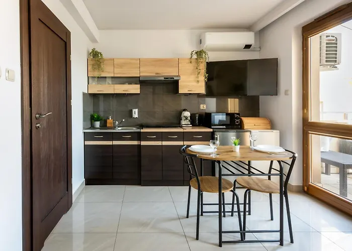 Charming With Air Conditioning For Couples In The Center