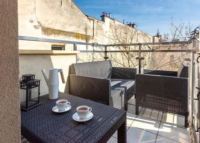 Charming With Air Conditioning For Couples In The Center