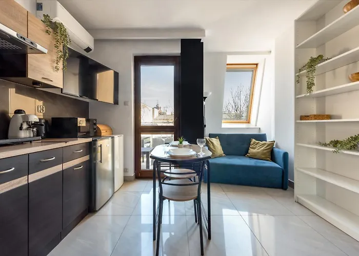 Charming With Air Conditioning For Couples In The Center