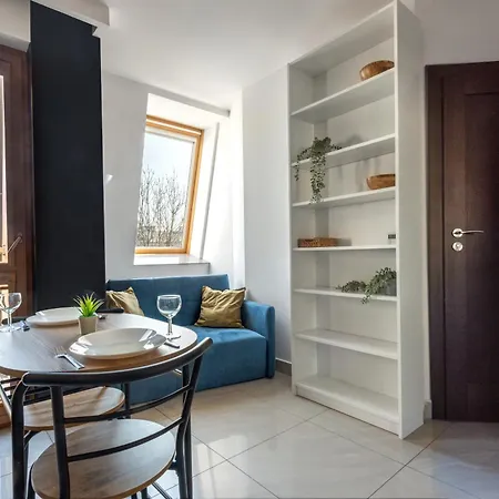 Charming With Air Conditioning For Couples In The Center Apartment