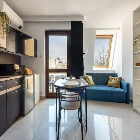 Charming With Air Conditioning For Couples In The Center