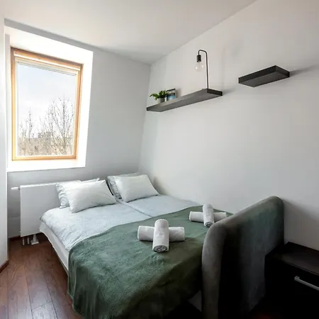 Charming With Air Conditioning For Couples In The Center Apartment